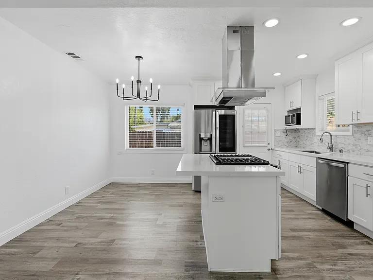 584 N 8th Ave — Photo 16