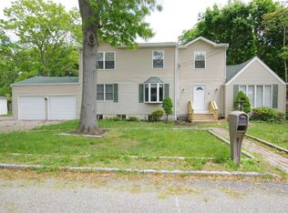 71 Coates Ave N, Holbrook, NY 11741