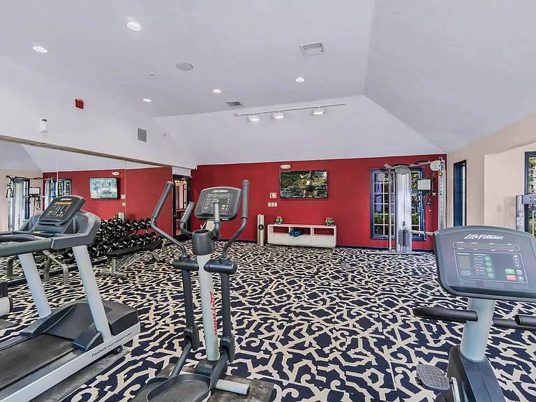 Royal Crest Estates — Photo 15
