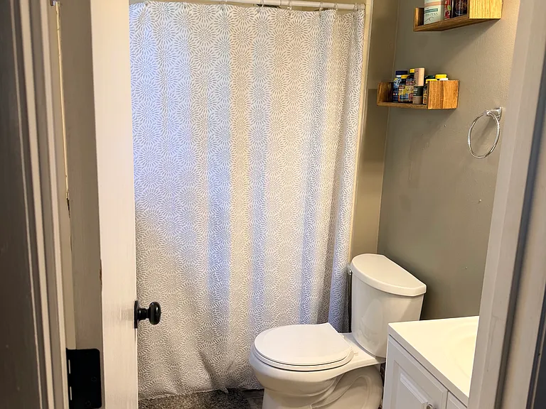 112 White Oak Blvd — Photo 3