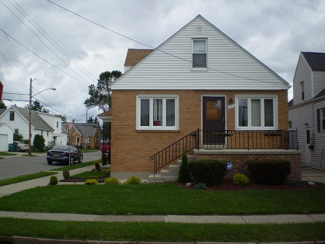 1st image of 242 Willett St
