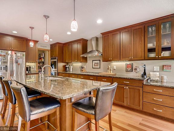 3rd image of 351 16th Ave N