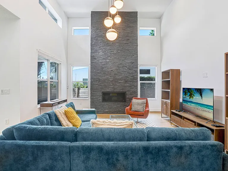 1326 W Fig St — Photo 18