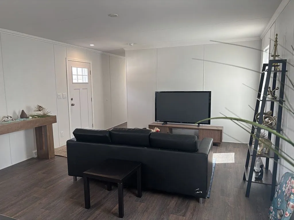 3 bed, 2.0 bath, 1216 sqft, $1,070 — Photo 3