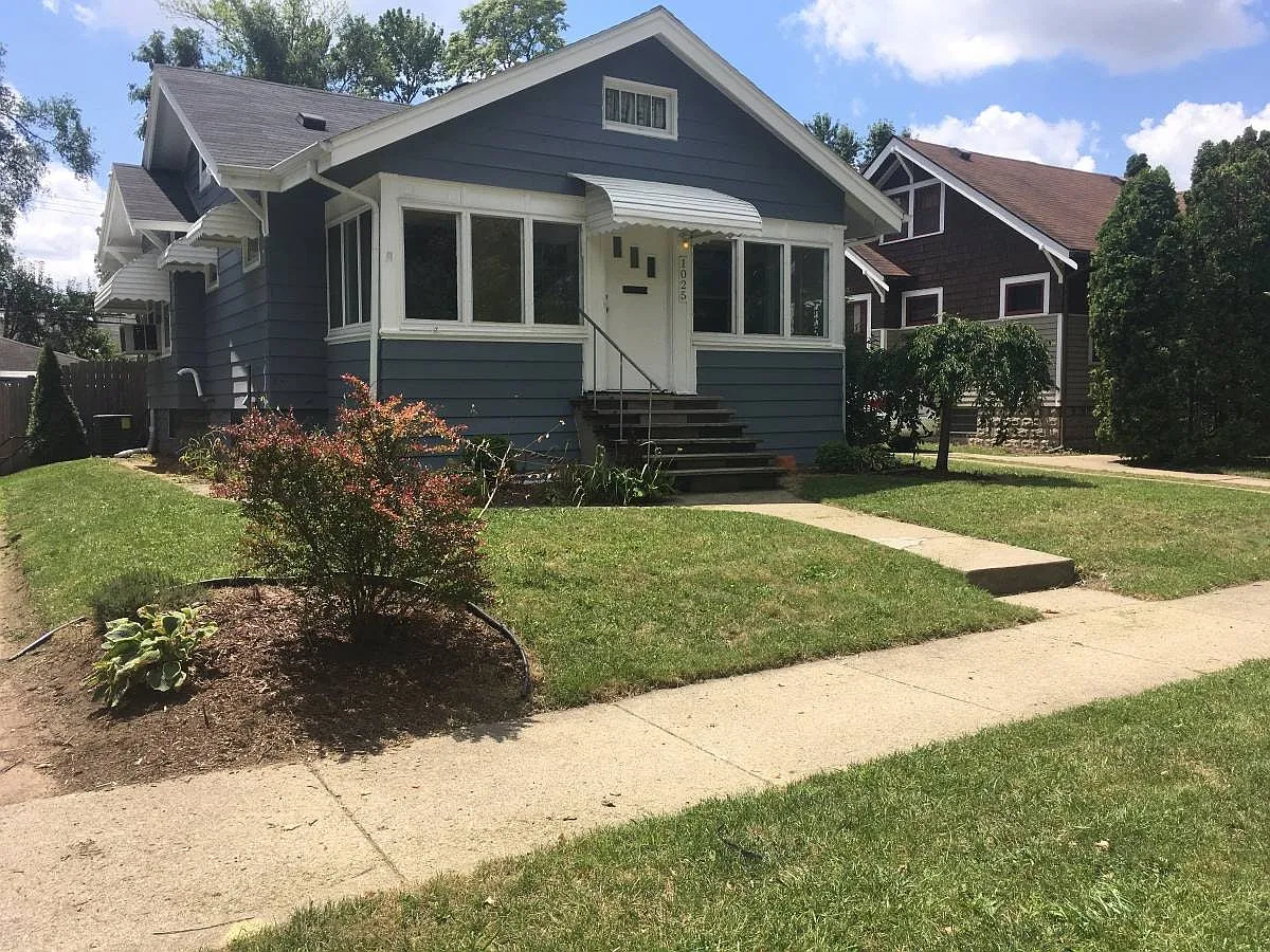 1025 Albany St photo 1