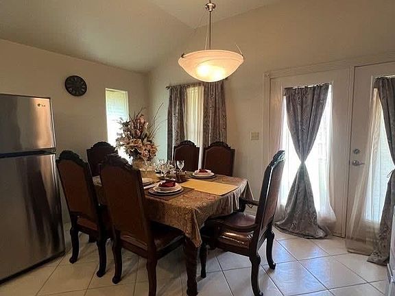 5th image of 2500 Windsor Pl