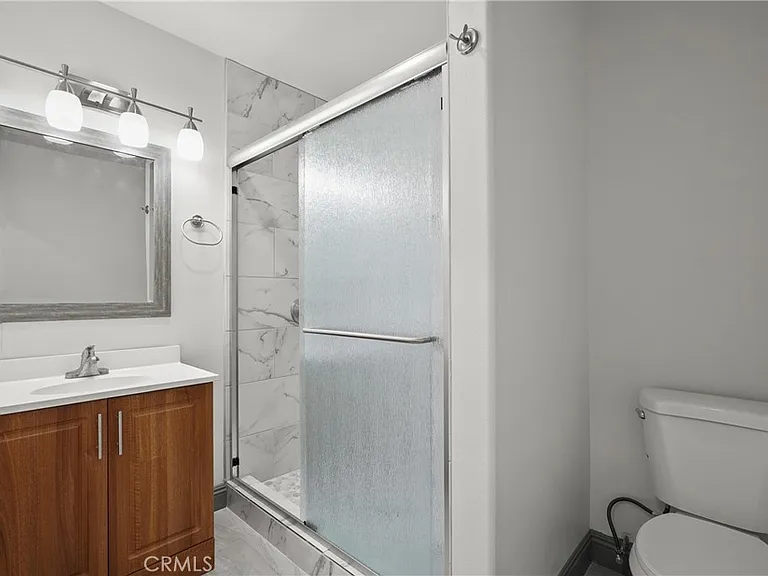 14335 Hamlin St — Photo 13