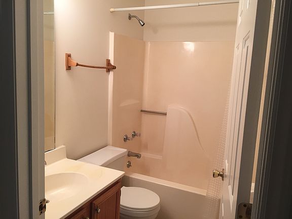 3rd image of 405 Sadie Dr