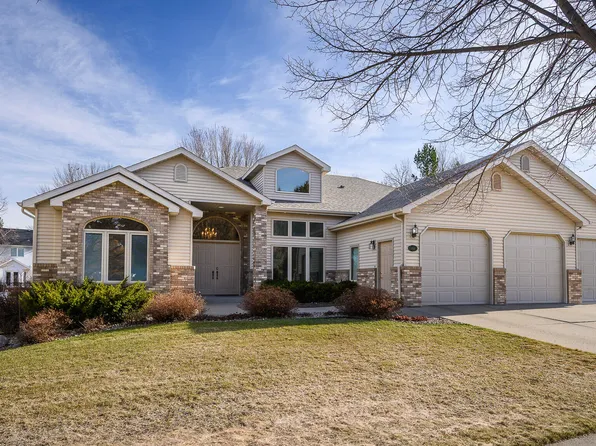 1864 Contessa Dr, Bismarck, ND 58503