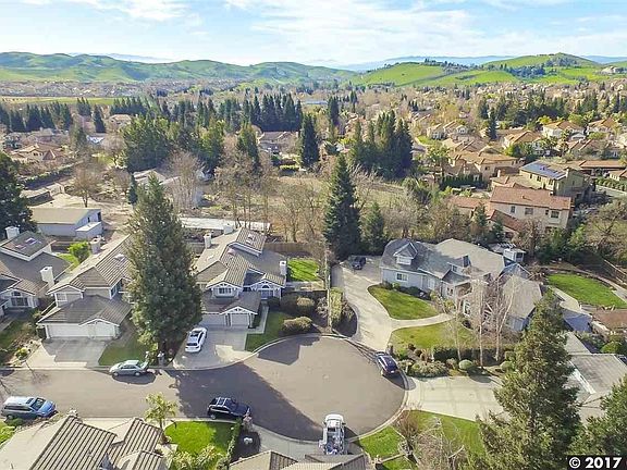 3rd image of 140 Shadow Creek Ct