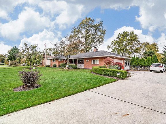 2nd image of 935 Lornaberry Ln