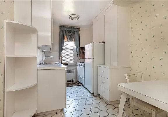 5th image of 3635 Johnson Ave APT 3L
