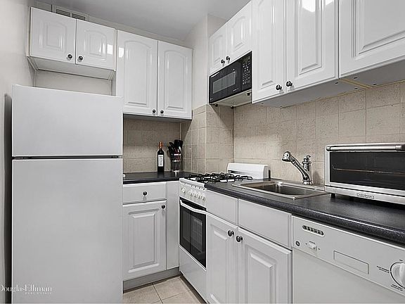 5th image of 220 E 54th St APT 7F