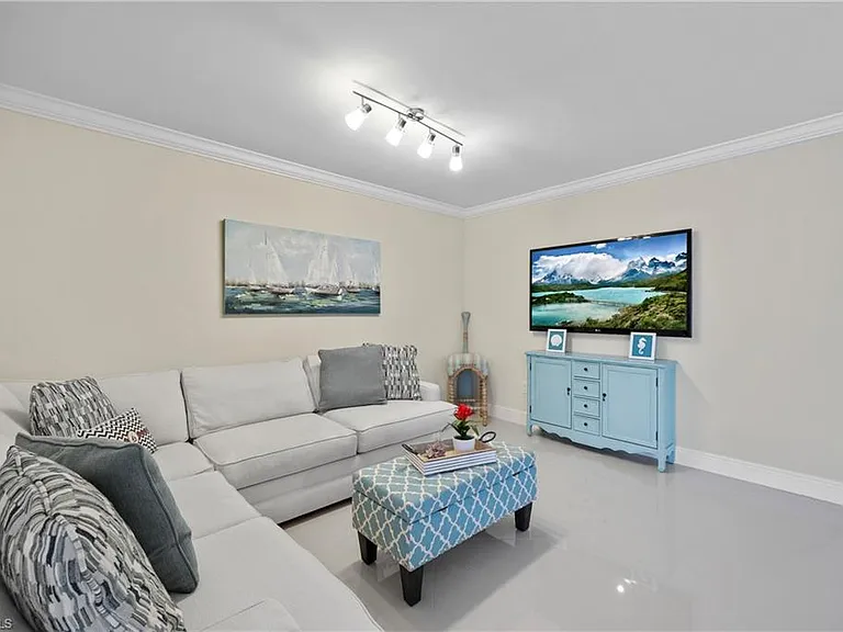 2100 Gulf Shore Blvd N #212 — Photo 7