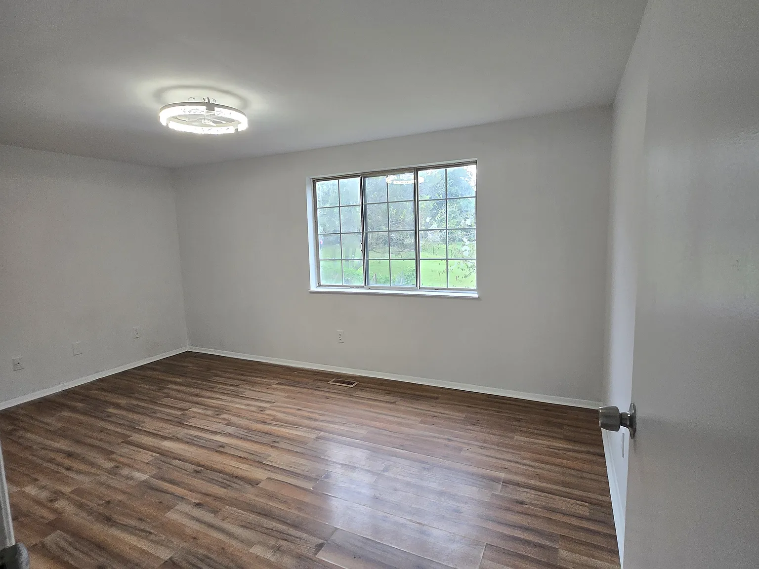 5 bed, 1400 sqft, $3,500 — Photo 4
