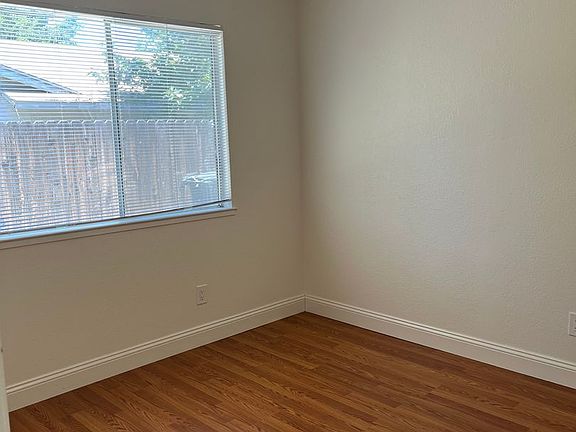 4th image of 311 Yosemite Dr