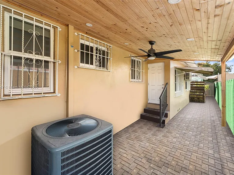820 SW 17th Ave #1 — Photo 18