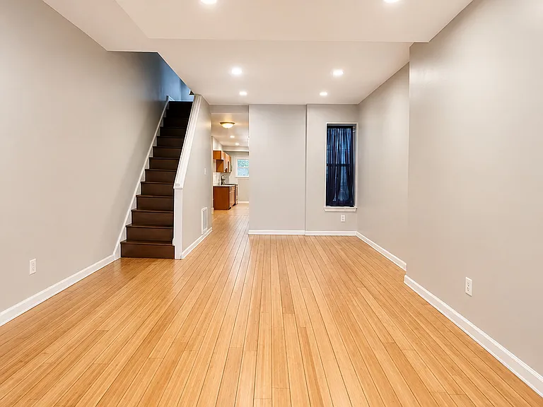 2033 W Oxford St — Photo 2