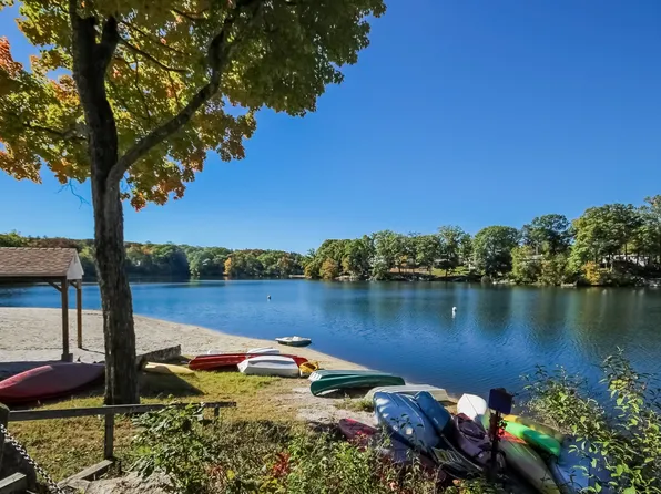 8 Paul St, Danbury, CT 06810