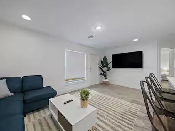 509 Lilac Ct, West Palm Beach, FL 33407