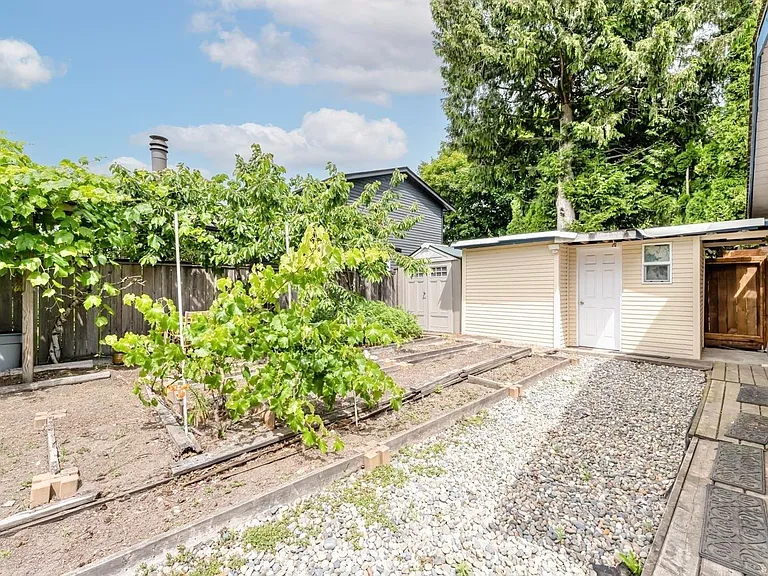 11473 Kingcome Ave — Photo 13