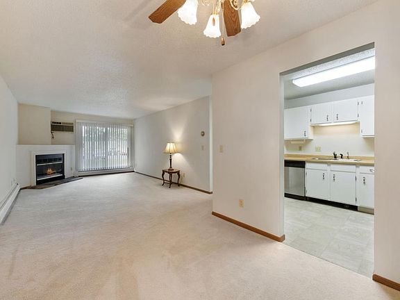5th image of 3850 Plymouth Blvd APT 122