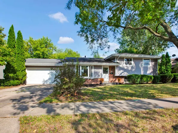 1030 Devonshire Dr, Oshkosh, WI 54902