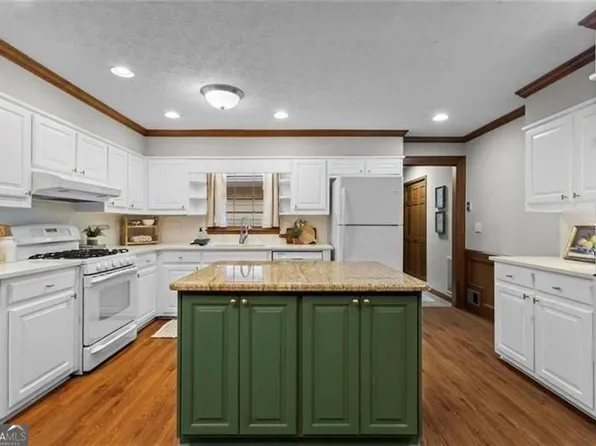 1052 Evelyn Ln SW, Lilburn, GA 30047