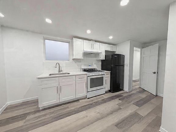 2nd image of 207 E 53rd St #1F