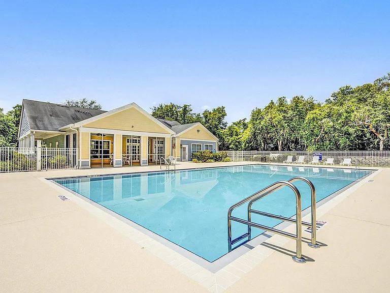 Savannah Cove Apartments — Photo 2