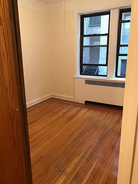 1st image of 3083 Crescent St