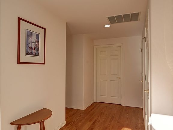 Beautiful hardwood floors.>