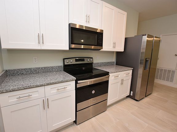 2nd image of 613 Ariana St