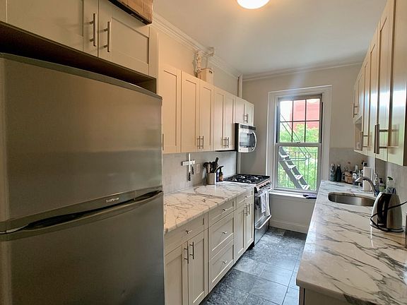 5th image of 442 Hudson St #5D