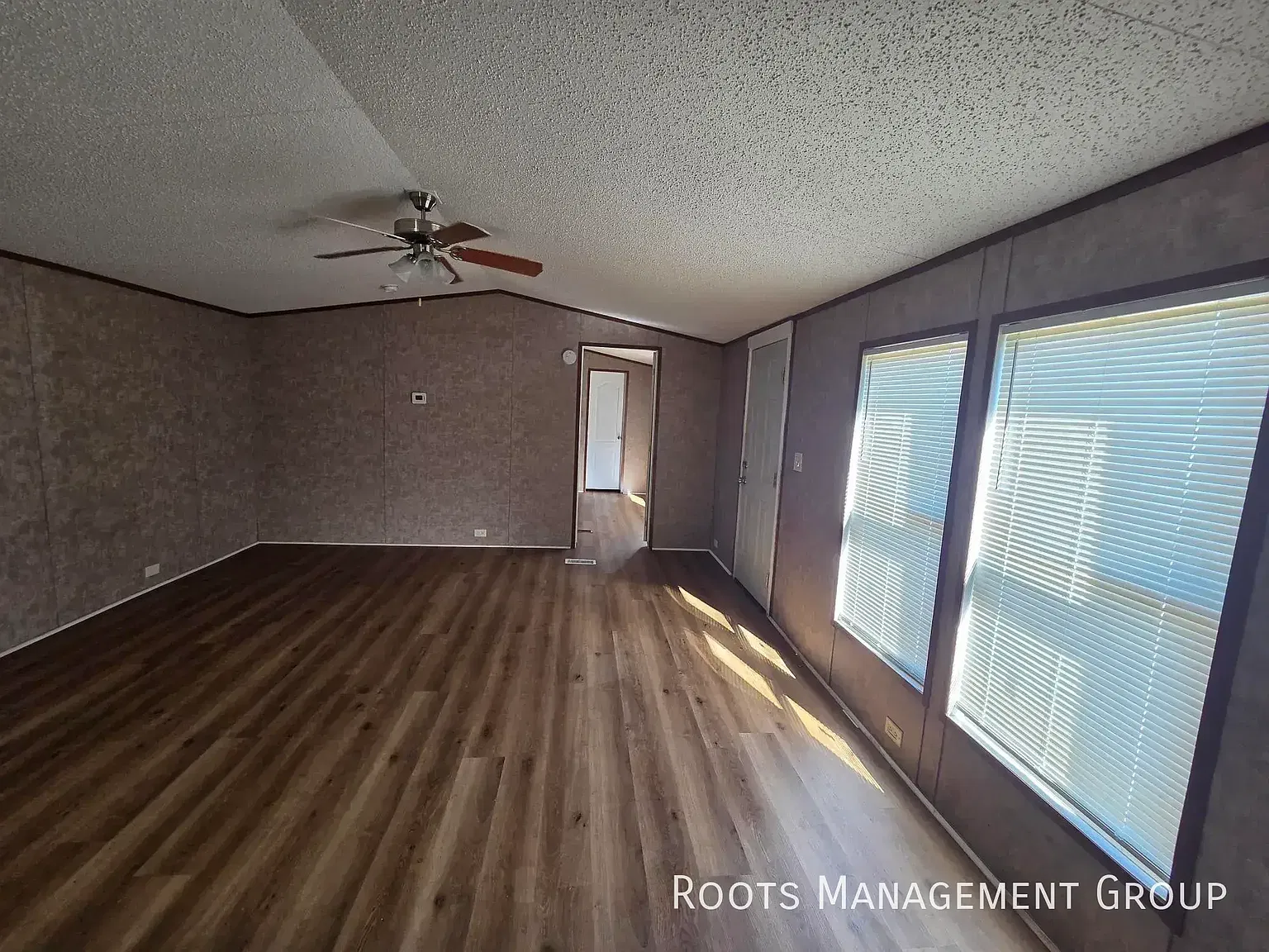 320 Rae St — Photo 2
