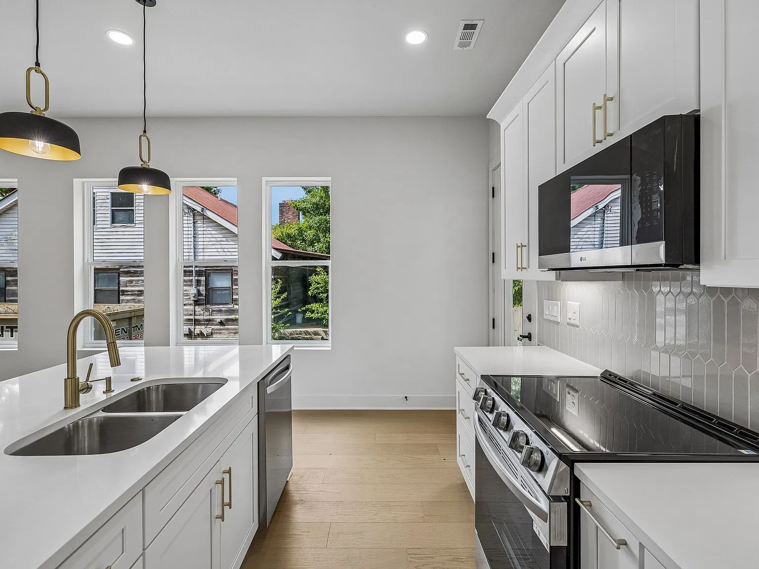 3 bed, 2.5 bath, 1875 sqft, $2,700 — Photo 4