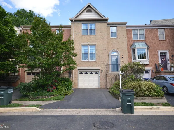 12319 Fox Lake Ct, Fairfax, VA 22033