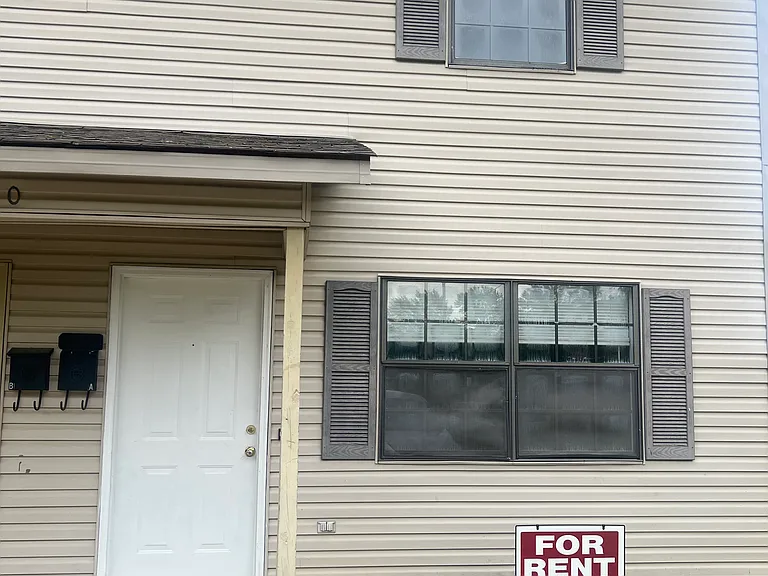 100 E Rock St #A — Photo 2