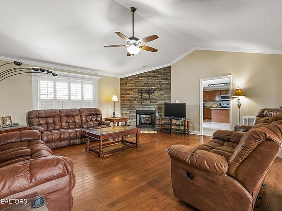 4th image of 2712 Barsha Fields Ln