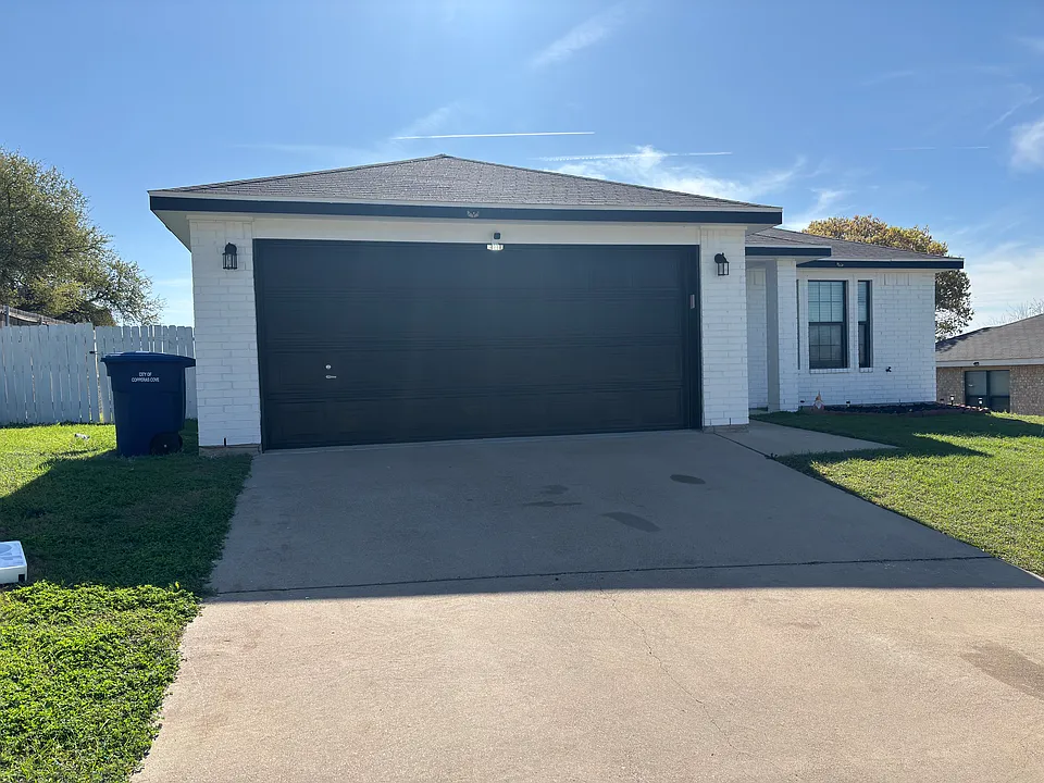 1103 Travis Cir