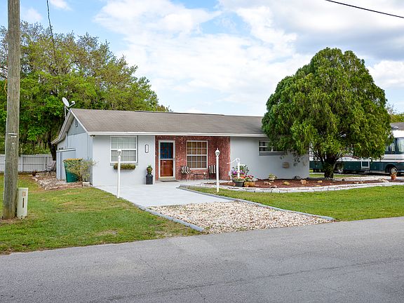 3rd image of 1701 Louis Dr