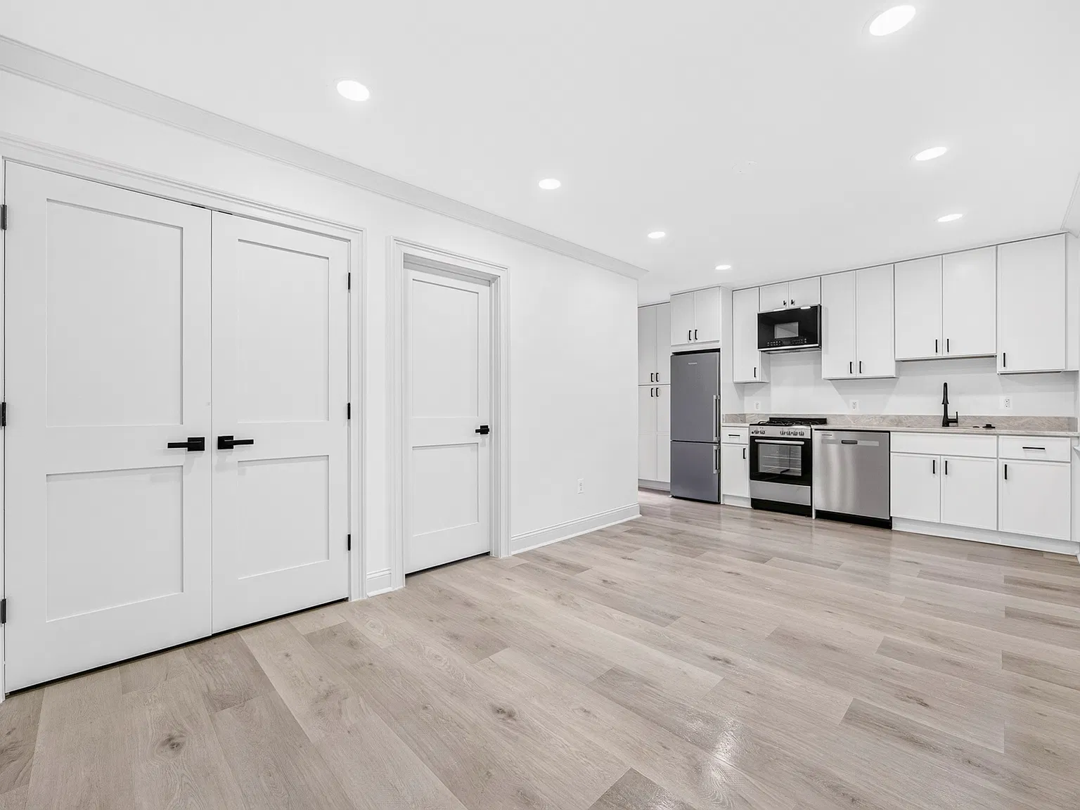 1 bed, 450 sqft, $2,700 — Photo 4