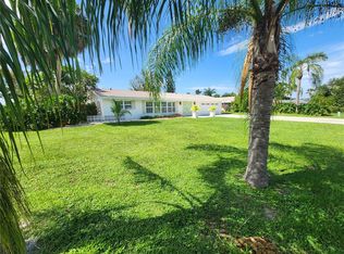 5018 W Country Club Dr, Sarasota, FL 34243