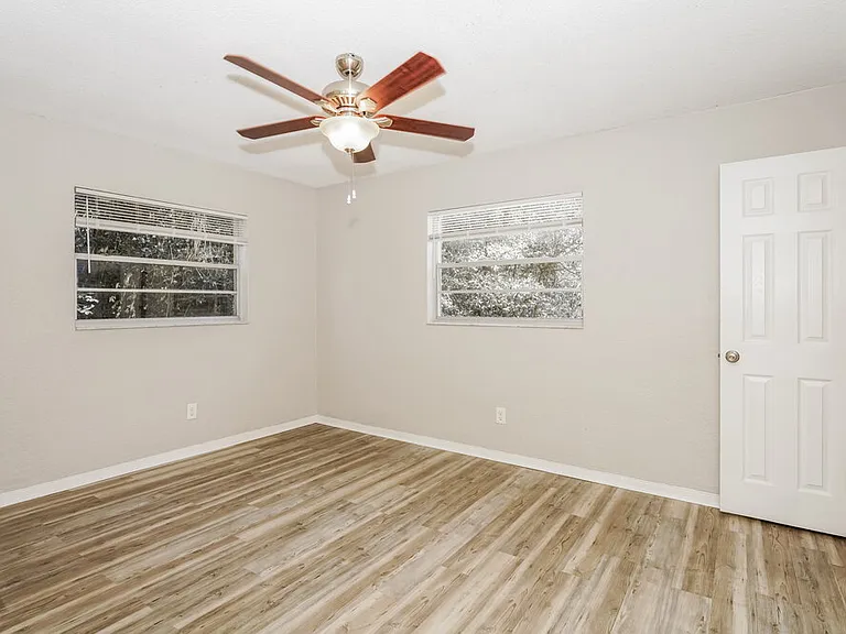 989 E Normandy Blvd — Photo 14