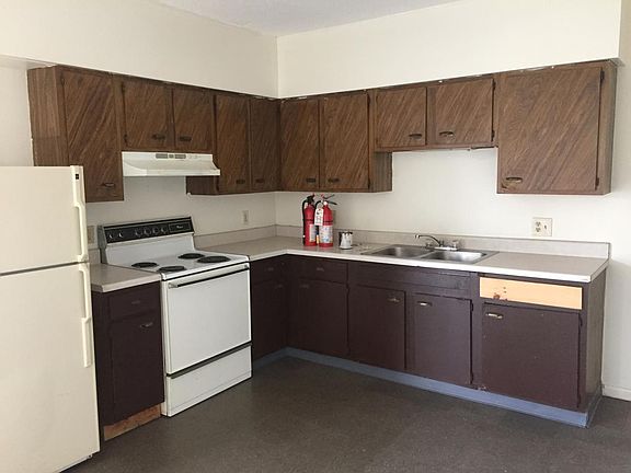 Kitchen off of family room