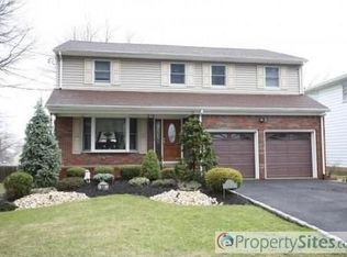 94 Grand St, Clark, NJ 07066