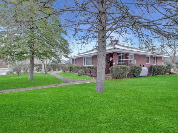 281 Grant Avenue, Islip, NY 11751