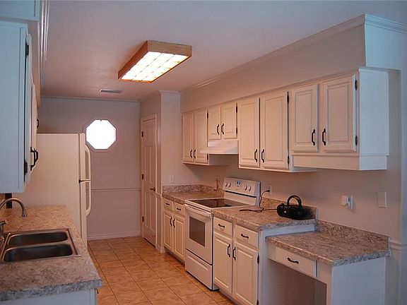 2nd image of 930 E Normandy Blvd