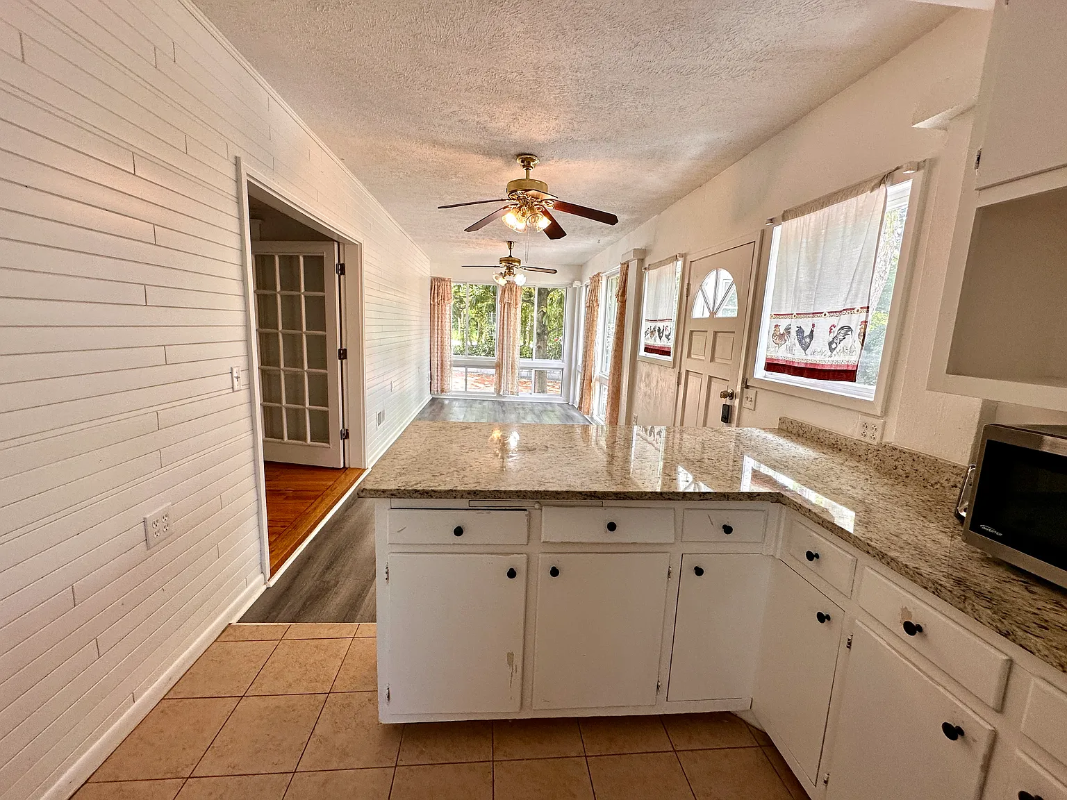 3 bed, 1943 sqft, $2,200 — Photo 4