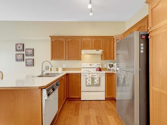 4th image of 13895 102nd Ave #106